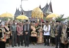 Gubernur Riau, Dianugerahi Gelar Rajo Nan Sati Alam Batuah oleh Suku Chaniago