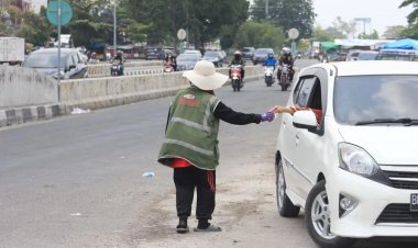 Warga Pekanbaru Keluhkan Parkir Liar, Dishub Dinilai Abai
