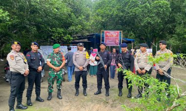 Ciptakan Kondusifitas, Brimob Polda Riau BKO Polres Kuantan Singingi Gelar Patroli