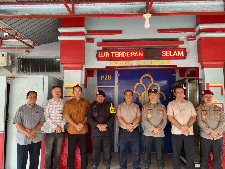 Dansat Brimob Polda Riau Beserta Rombongan Mengecek ke TPS di Wilayah Hukum Polres Kuantan Singingi
