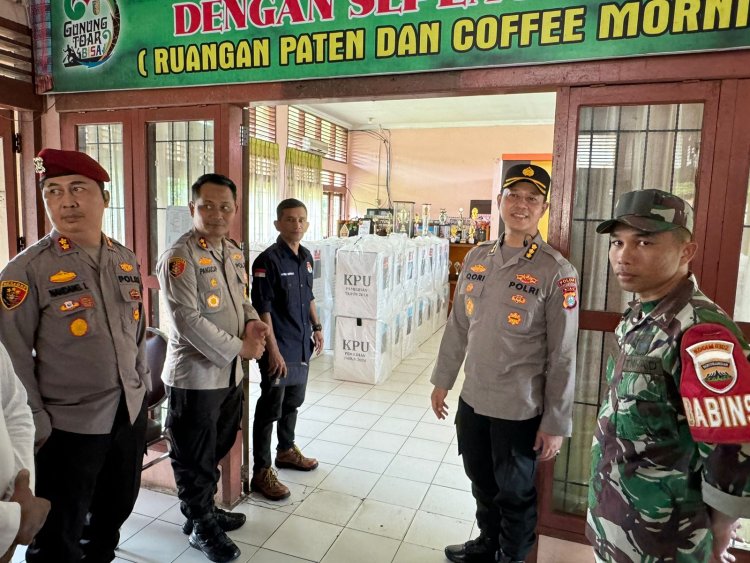 Usai Perhitungan Suara, Dansat Brimob Beserta Rombongan Lakukan Cooling System dan Pengecekan ke PPK