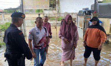 SAR Brimob Polda Riau Gencar Patroli Antisipasi Banjir dan Pantau Ketinggian Air