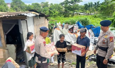 Program Berbagi Detasemen Gegana, Berikan Paket Sembako dan Penanaman Pohon