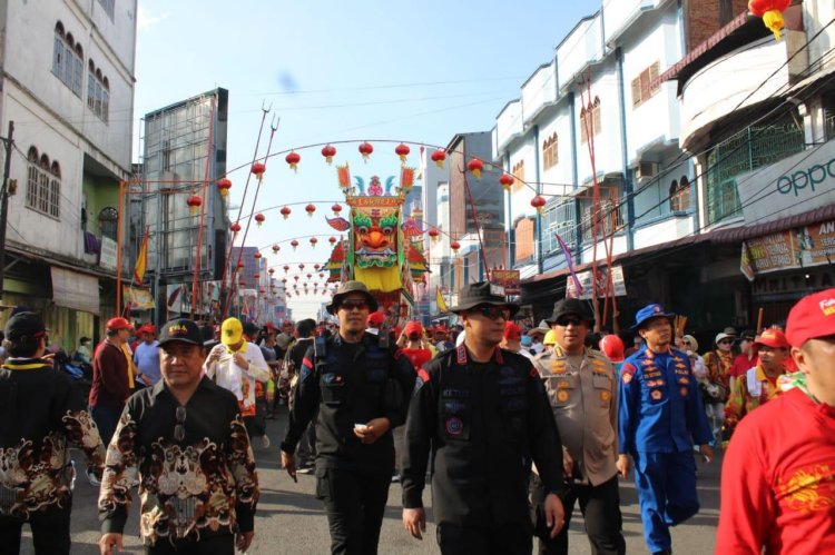 Dansat Brimob Polda Riau : Brimob Riau Pastikan Festival Ritual Bakar Tongkat 2025 Aman