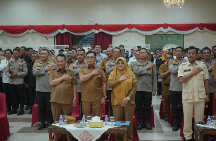 Bupati Afni Z Dorong Perusahaan Bantu Perbaikan Jalan Rusak di Siak