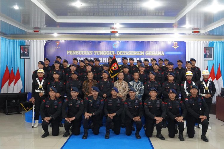 Detasemen Gegana Brimob Riau Sucikan Tunggul “Satya Sakti Utama” dalam Peringatan HUT ke-51