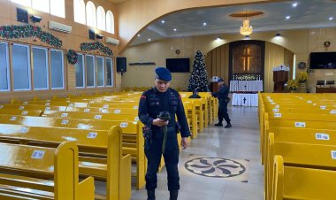 Sambut Natal 2025, Brimob Polda Riau Lakukan Sterilisasi Gereja di Pekanbaru