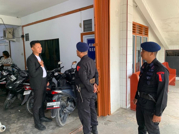 Wujudkan Rasa Aman Umat Kristiani, Brimob Polda Riau Gelar Patroli Dialogis di Gereja HKBP