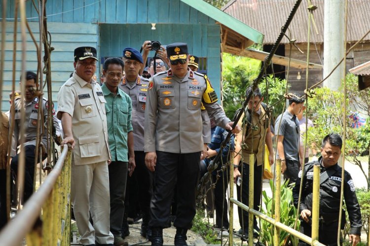 Wakapolda Riau Cek Pembangunan Jembatan Merah Putih Presisi di Kuansing, Brimob Siap Dukung Percepatan