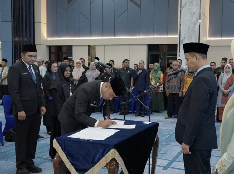 Agung Nugroho Lantik 21 Pejabat Pemko Pekanbaru, Reza Aulia Jadi Kadis LHK dan Tengku Denny Pimpin Bapenda