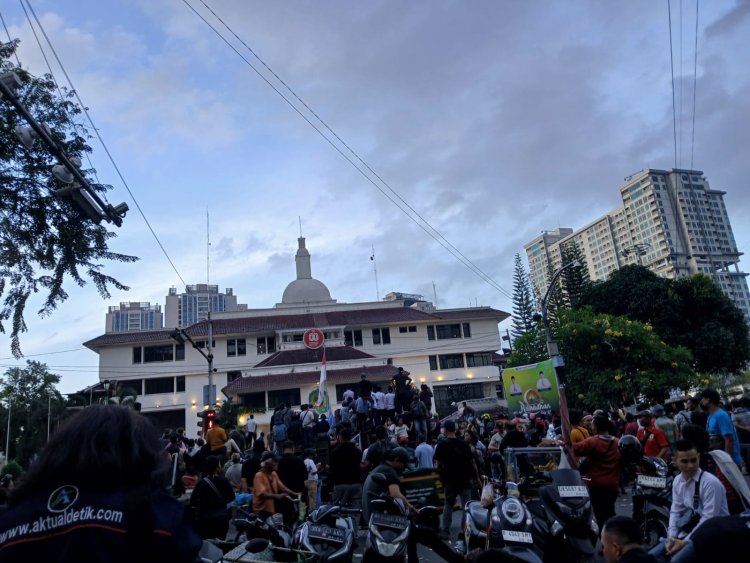 Ribuan Massa dari Berbagai Elemen   Aksi Demo, Minta Walikota Medan Cabut Surat Edaran