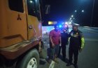 Patroli Malam Sat PJR Tol Permai: 8 Truk Ditertibkan dari Bahu Jalan, Keselamatan Pengendara Jadi Prioritas