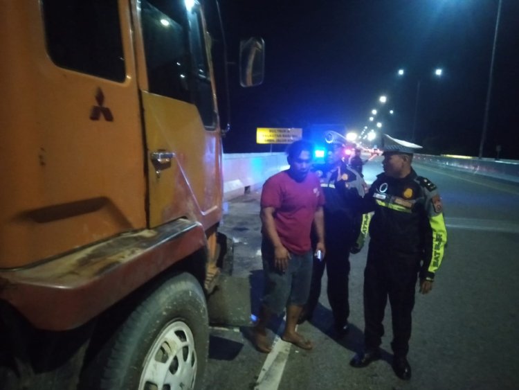 Patroli Malam Sat PJR Tol Permai: 8 Truk Ditertibkan dari Bahu Jalan, Keselamatan Pengendara Jadi Prioritas